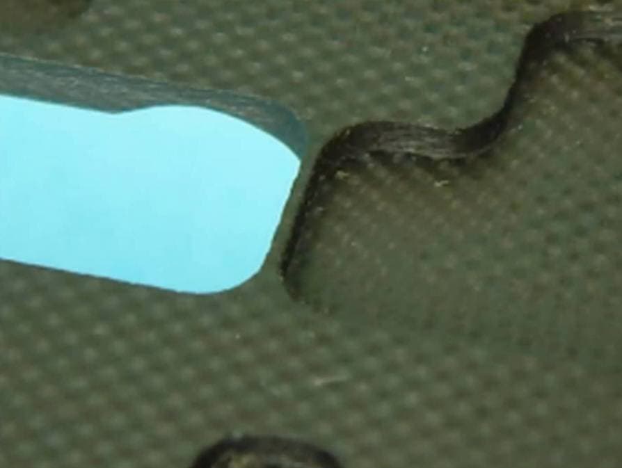 Precision machined edge of solder pallet